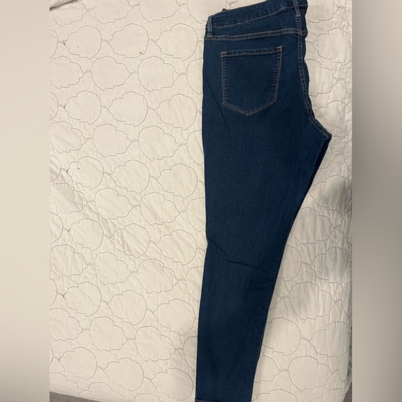 Old Navy Dark Mid Rise Super Skinny - Picture 2 of 2